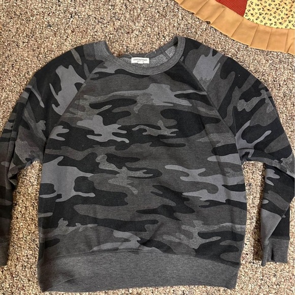 Tops in sizes M-L from Pacsun, dickies and more